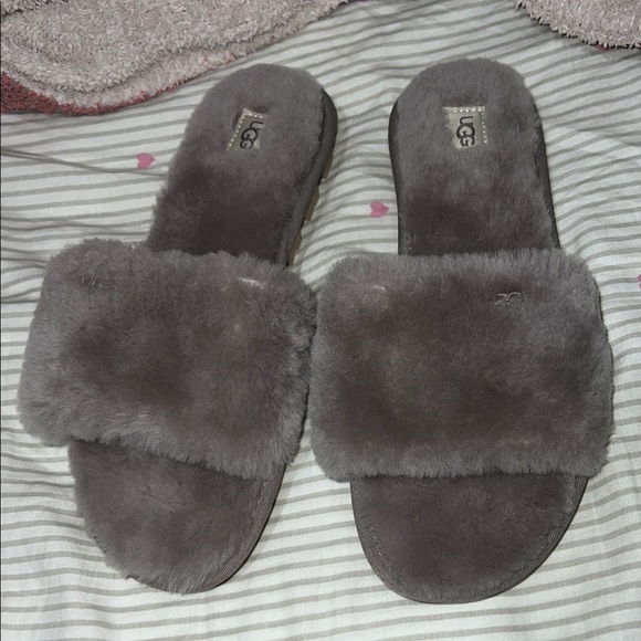 UGG Shoes - UGG Women's Charcoal Fluffy Slippers size 9 NEW